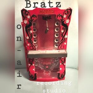 BRATZ MGA ON-AIR Recording Studio Rock Angelz Speakers Microphone Sound Booth
